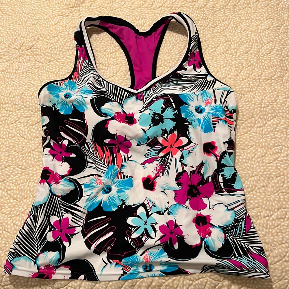 Swim suit top. Multi color / floral. Size XL. Built-in bra